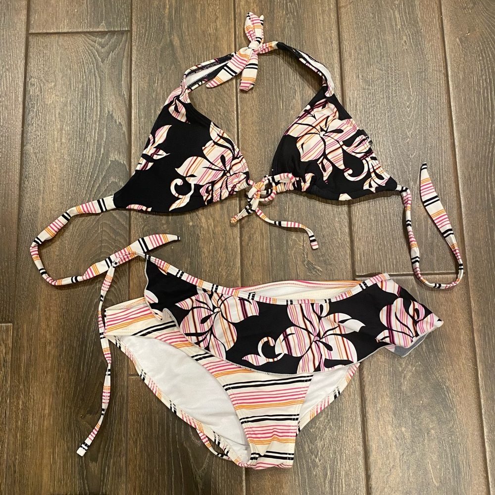 Gently Used, 3 Piece Floral Bikini Set in S/M